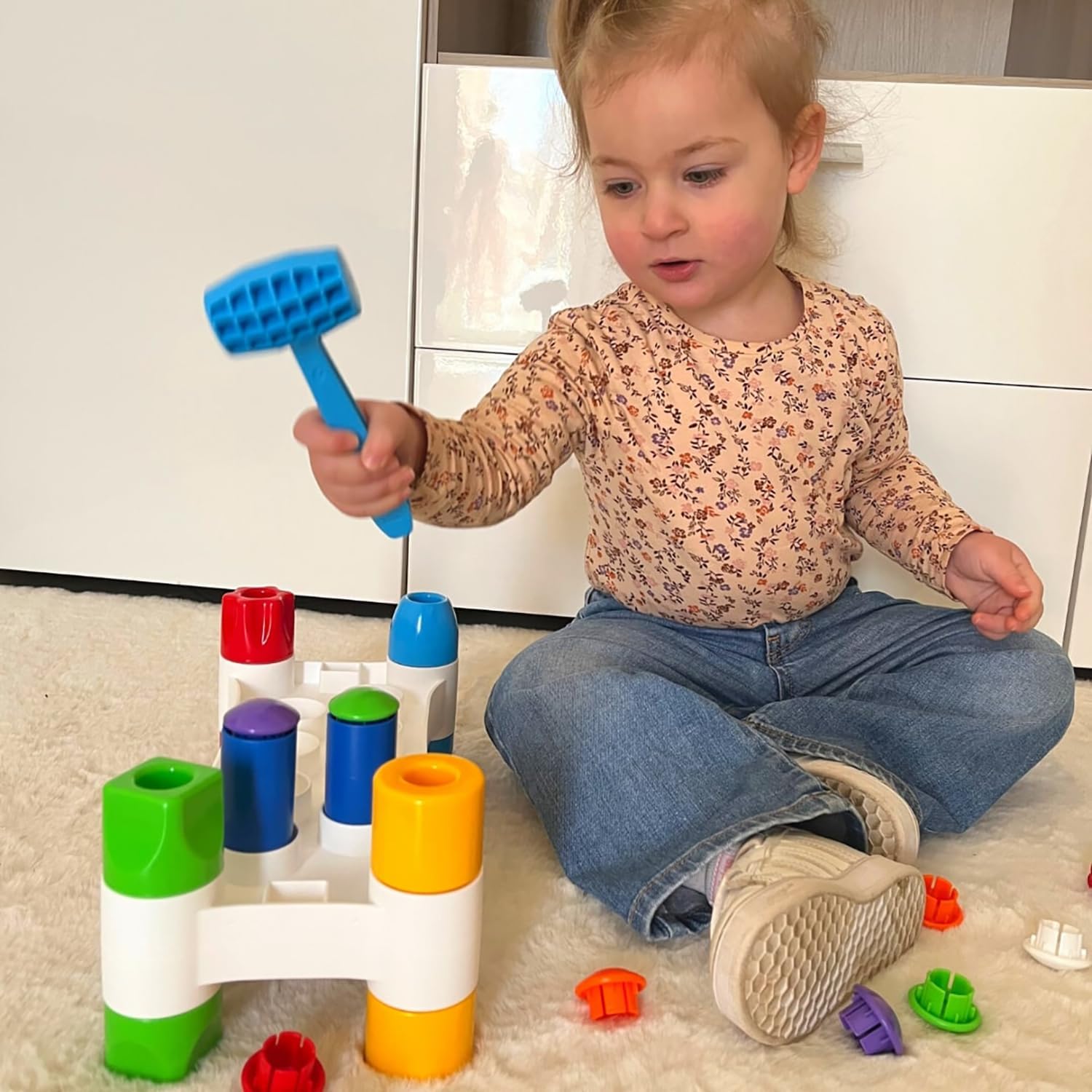 Quercetti Hammer Peggy Peg Pounding Bench Toy for Toddlers 18mo 1